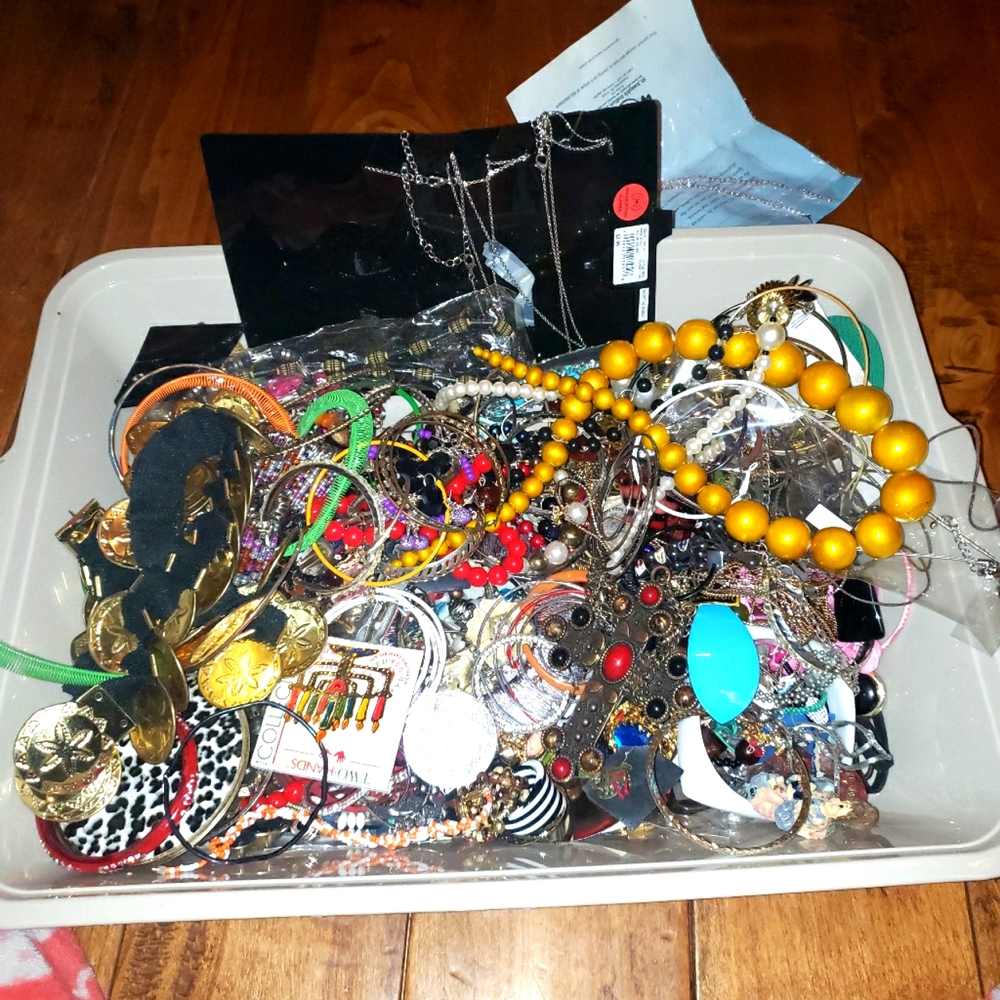 8 lbs of junk/costume jewelry